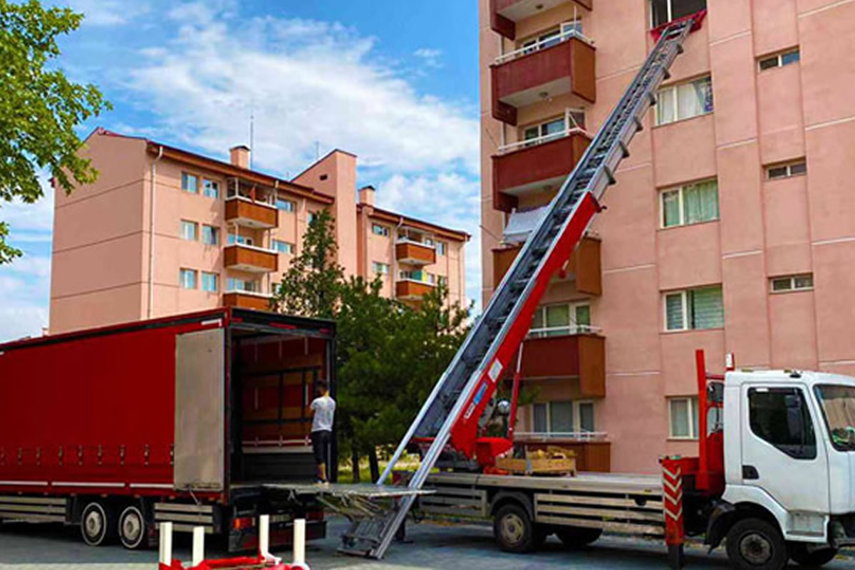 Asansörlü Taşımacılık: Yüksek Katlarda Hızlı ve Güvenli Taşıma